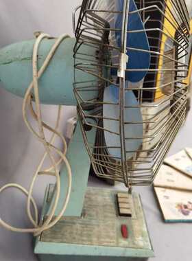 民俗怀旧老物件电风扇80年代录音机H挂钟民宿装饰品影视道具摆件