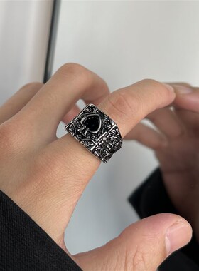 新品扑克黑桃戒指男款潮牌复古z黑宝石嘻哈女酷食指戒钛钢指环男