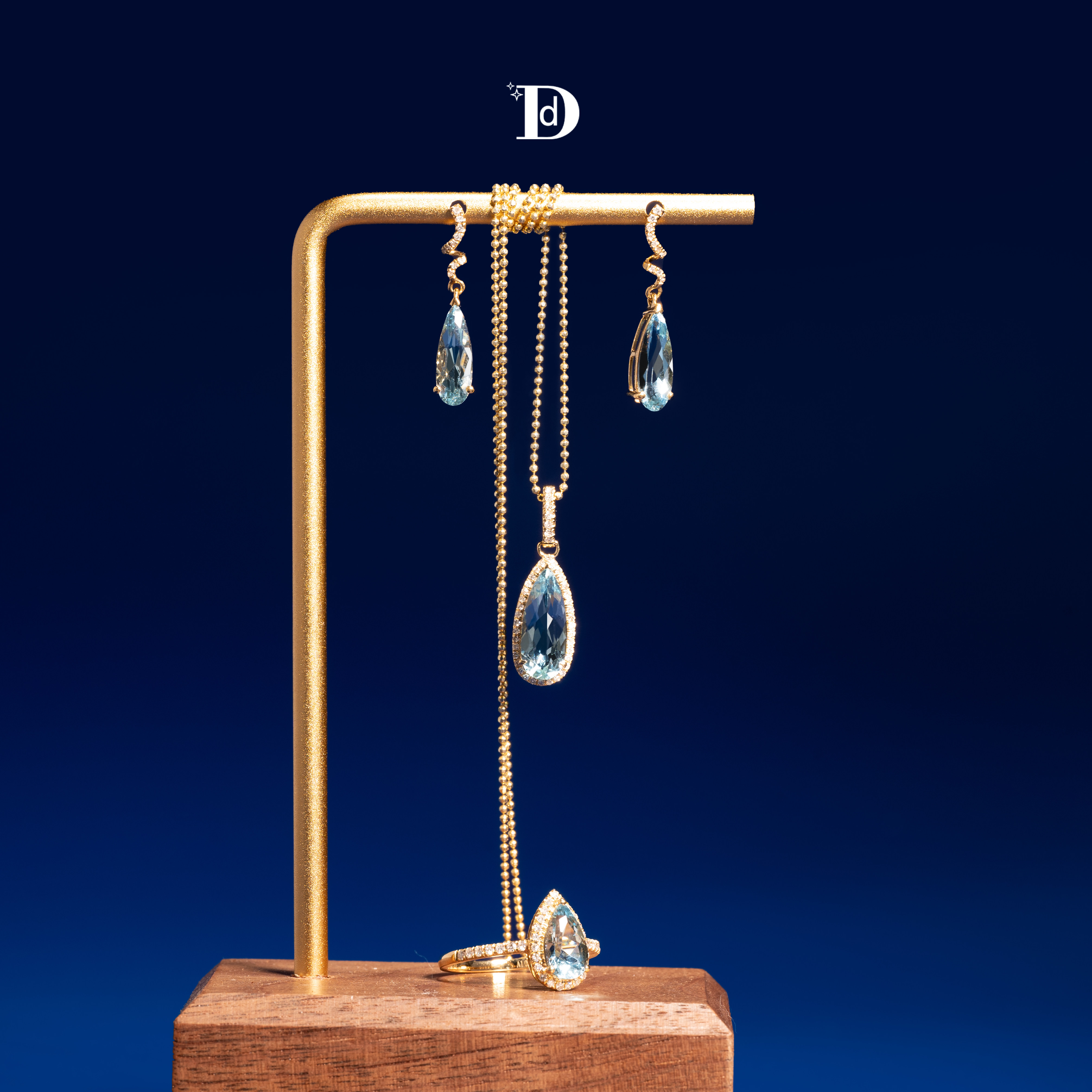 18K gold aquamarine and diamond clavicle necklace