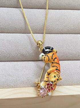 法国珐琅女老虎与粉钻花朵胸针项链裸连两戴小众轻奢设计感个性
