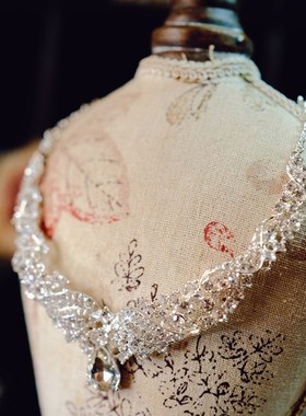 法式轻奢新娘主婚纱一字肩晚礼服配饰晚宴项链耳环结婚高级感大气