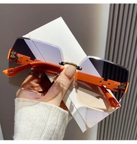 2023 Summer new sunglasses female display slim anti-UV sunglasses beach square sunglasses female round mirror