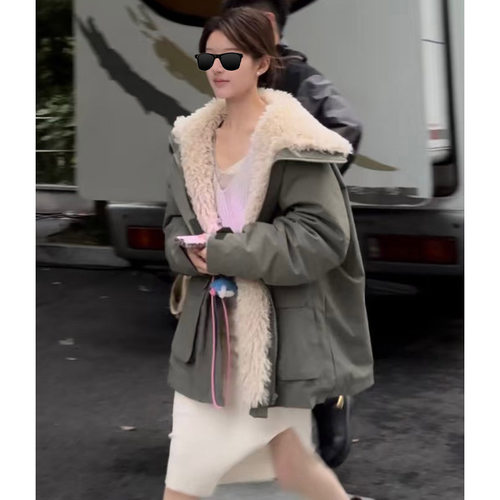 恋人赵露思阮妤同款羊羔毛派克服女冬季今年流行爆款冲锋衣外套潮 - 图1