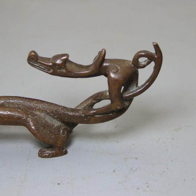 Collection of retro aged antiques, miscellaneous copper crafts, copper dragon pen holder 5