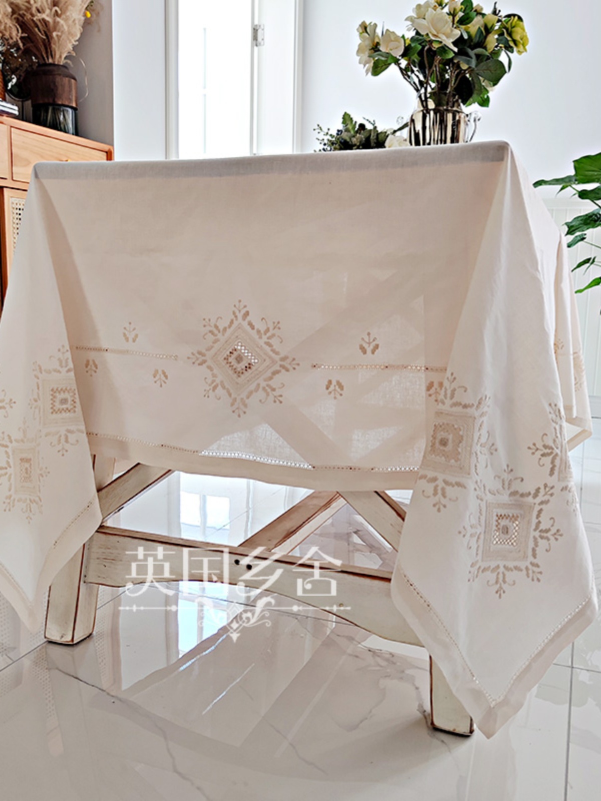 新亚麻细织全手工刺绣桌布知性北欧12人台大尺寸送餐巾白本两色促
