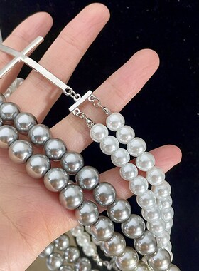 银灰色白珍珠叠戴项链新款十字形拼接颈链秋冬季轻奢双层锁骨链女