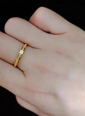 金色磨砂戒指女小众设计轻奢高级感食指戒2024年新款情侣素圈指环