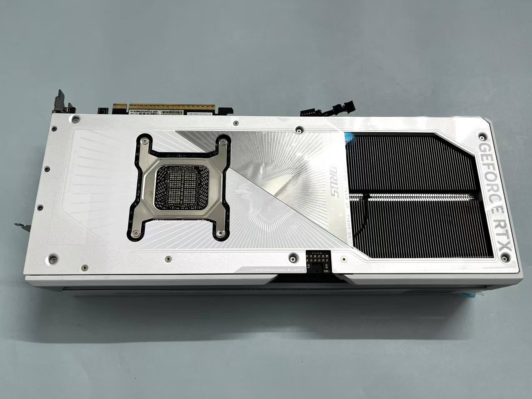 技嘉AORUS RTX5090 白色超级雕显卡散热器，DIY手办摆件、装饰品