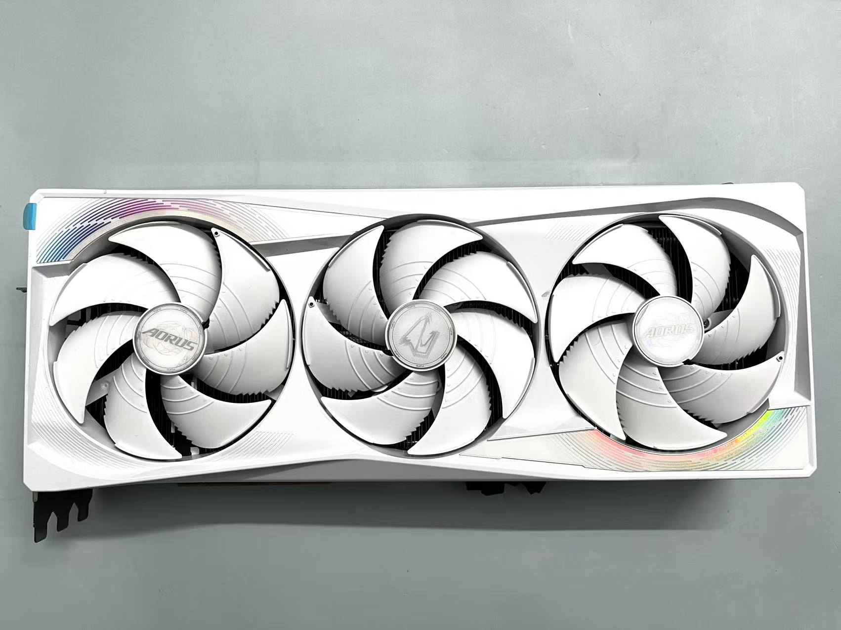 技嘉AORUS RTX5090 白色超级雕显卡散热器，DIY手办摆件、装饰品
