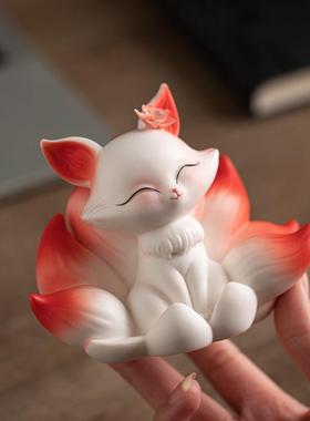 创意可爱陶瓷九尾狐小摆件家居办公室桌面汽车载小狐狸装饰工艺品
