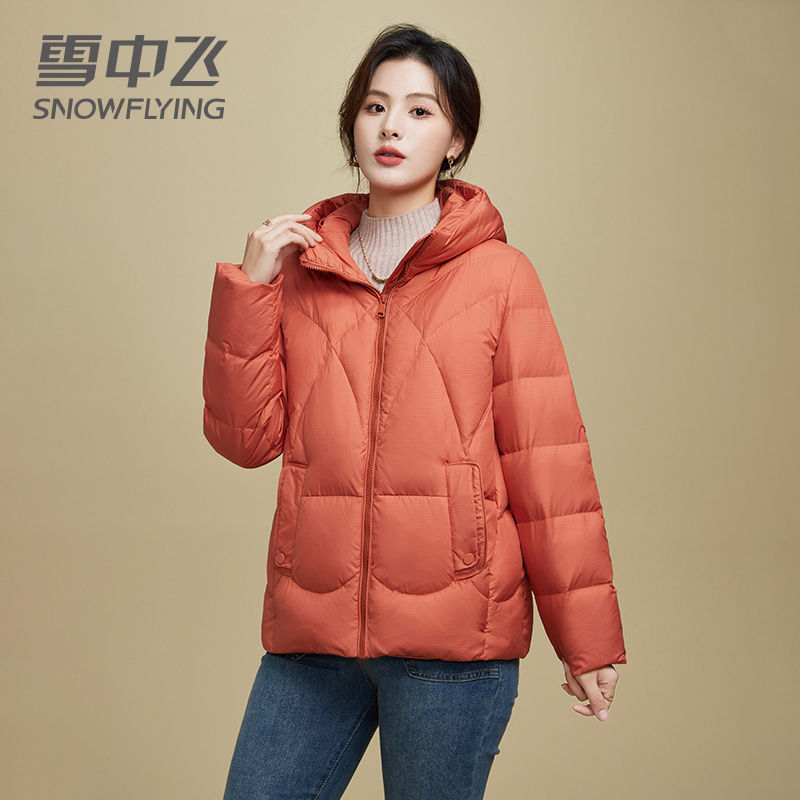 雪中飞短款羽绒服女2024年反季清仓户外时尚妈妈装保暖冬季外套