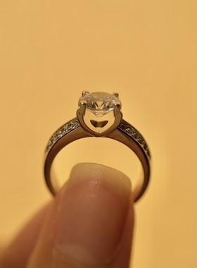 新款群镶1.5克拉仿真牛头钻戒时尚女款结婚戒镀白金锆石求婚戒指