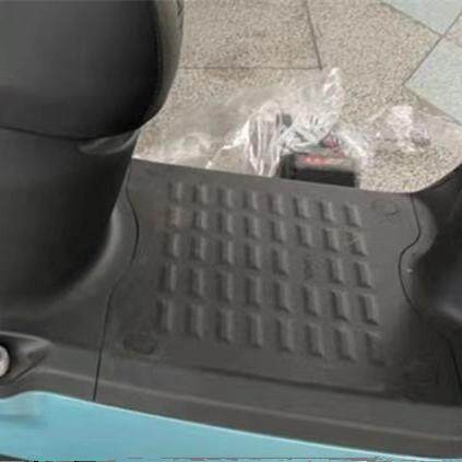适用立马M2电动车脚垫踏板电瓶车防水脚踏垫子LM1200DT-16B脚踩垫 - 图0