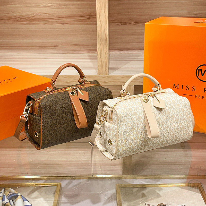 香港轻奢波士顿包2026新款女式大容量枕头包气质高级感单肩手提包,淘宝优惠券,粉丝福利购,淘宝优惠卷