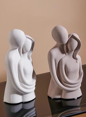 休闲拥抱夫妇抽象人物饰品，一对创意个性化饰品，斯堪的纳维亚现