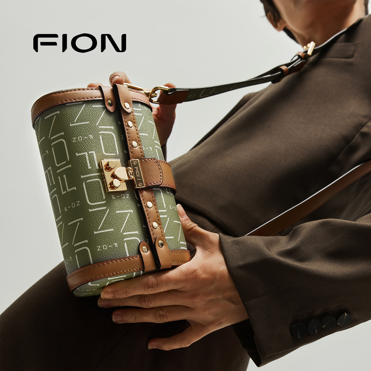 Fion/菲安妮女包老花波士顿包2025新款枕头包轻奢品牌小众斜挎包