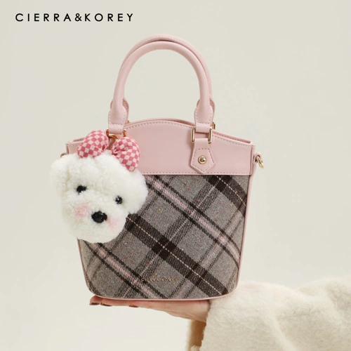 Cierra Korey Официальный веб-сайт Портативный маленький сумка для девочек 2025 Super Hot осень и зимний клетку с одной плечой.