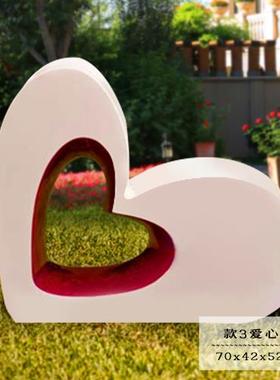 玻璃钢爱心桌椅雕塑商场甜品店商业街心形坐椅摆件户外庭院休息椅