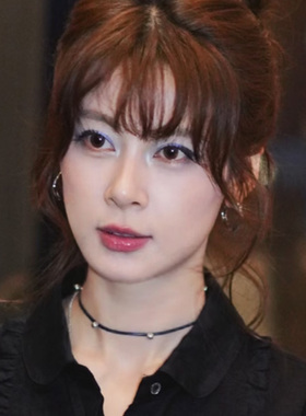 赵昭仪同款复古做旧钉珠项链女小众气质百搭时尚脖颈链锁骨链皮质