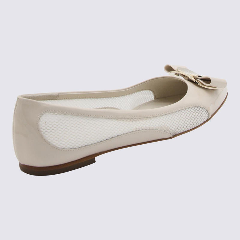 FERRAGAMO IVORY LEATHER AND MESH VARINA FLATS - 图0