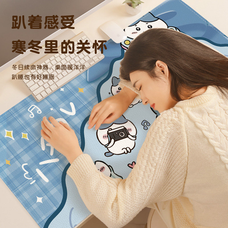 吉伊卡哇乌萨奇小八加热鼠标垫超大暖桌垫电脑桌面发热键盘垫写字电热桌垫女生高颜值办公室左开关工位加热垫,淘宝优惠券,粉丝福利购,淘宝优惠卷