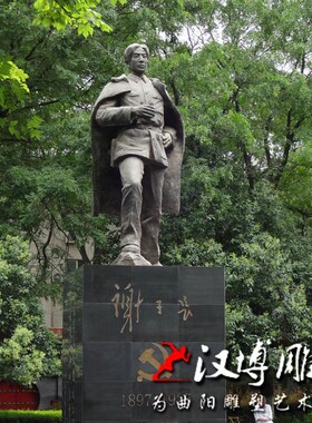 小红军站岗雕像玻璃钢仿铜八路军小英雄雕K塑定制革命主题纪念雕