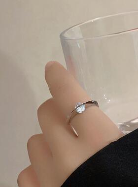 灵动环绕星球锆石素圈戒指女轻奢