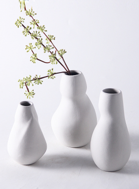 现代简约纯色异形陶瓷黑色小花瓶摆件样板房间家居客X厅红色插花