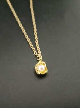 新款轻奢项链女小众原创设计感高级气质珍珠贝壳项链锁骨链毛衣链