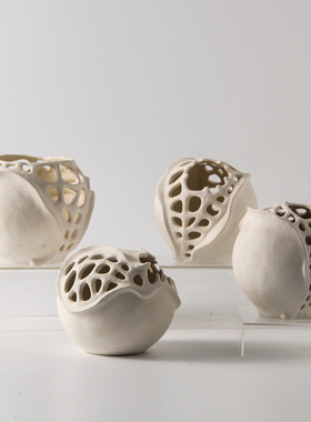 现代简约银色圆形镂空创意陶w瓷花器摆件北欧样板间米色花瓶装饰