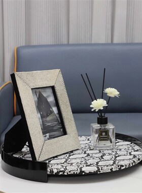 欧式轻奢圆形黑白蛇皮纹托盘摆件玄关客厅卧室桌面U样板房家居饰