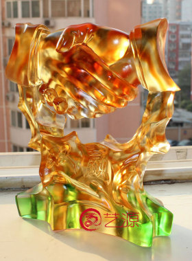 琉璃创意b家居装饰品办公桌摆件共创握手双赢客户商务合作纪念礼