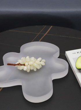 现代简约透明磨砂人形果盘树脂摆件玄关餐厅客厅茶U几家居软装饰