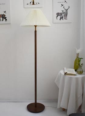 客厅落地灯创意简欧卧室书房复古台立式百褶布艺实木创意沙发装饰