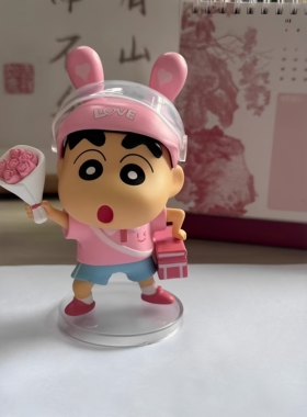 送花粉色蜡笔小新摆件桌面装饰品客厅电视柜手办创意家居好物可爱