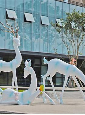户外抽象梅花鹿雕塑玻璃钢鹿摆件园林景观草坪小品售楼部美陈装饰