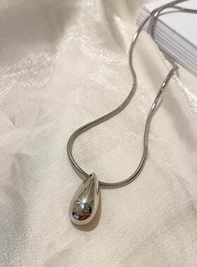 极简冷淡风银色水滴吊坠蛇骨链
