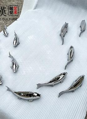 不锈钢鱼雕塑镜面电镀售楼部庭院水池装饰小摆件户外墙面金属挂件