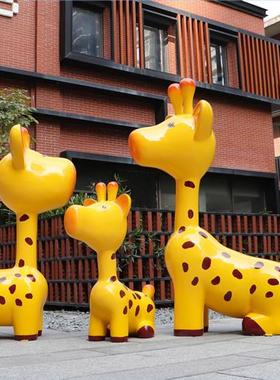 户外草坪大型绿植动物草皮长颈鹿雕塑售楼部卡通梅花鹿座椅大摆件