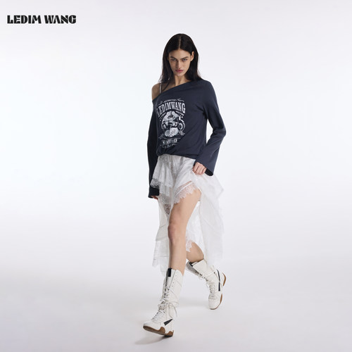 【明星同款】LEDIM WANG美式印花斜肩T恤女26夏新款灰色长袖上衣 - 图2