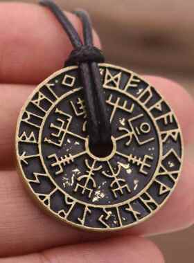 极速Viking Elder Futhark Pendant Odin Hammer Compass Necklac