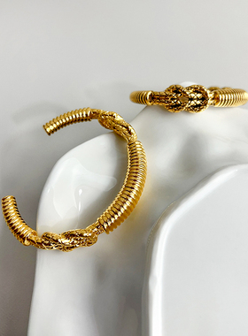 法国小众设计镀金蛇纹开口手镯女复古轻奢高级感做旧手环