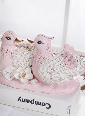 陶瓷鸳鸯戏水新婚结婚礼物家居卧室酒柜电视柜婚房布置装饰品摆件