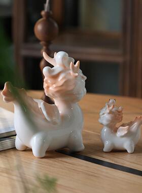 景德镇陶瓷龙摆件蛇生肖招财吉祥物创意礼品办公桌不生气家居饰品