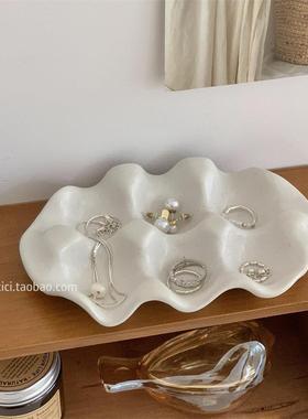 北欧陶瓷分格收纳托盘摆件桌面玄关钥匙整理置物盘首饰戒指展示盘