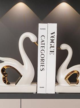 情侣天鹅书档书房摆件高级感轻奢高档客厅酒柜电视柜办公室装饰品