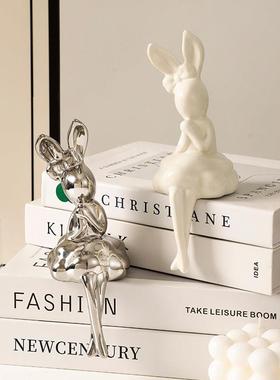 长耳兔子软装高级感酒柜装饰品摆件客厅电视玻璃柜轻奢书立架书档
