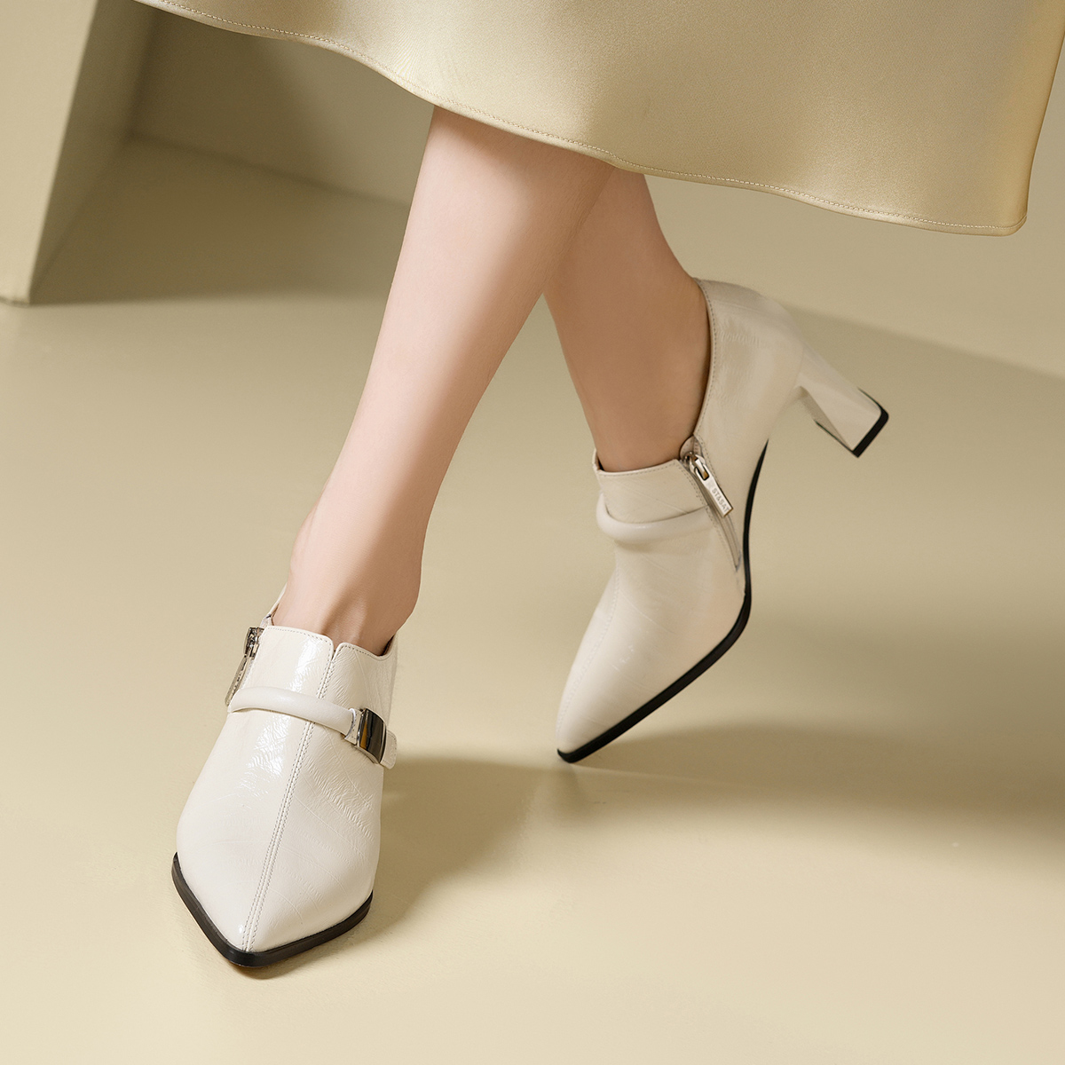 星期六真皮深口单鞋女2025春秋新款粗跟女士皮鞋女尖头中跟乐福鞋 - 图2