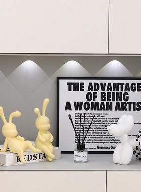 轻奢高档客厅入户门玄关家居装饰品摆件棋盘格黑白气球狗餐边酒柜