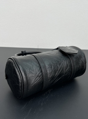 新款黑色羊皮枕头包走秀款圆筒包通勤斜挎包时尚手提包22-10-9CM